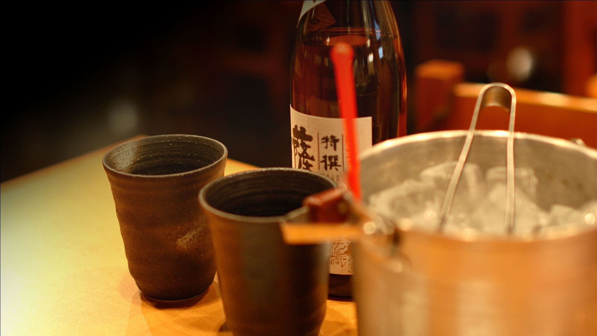 ハッピーアワーありで昼飲みや早飲みを楽しめる本格焼酎バーなら、四日市市の「昼呑み焼酎BAR晃」へ！